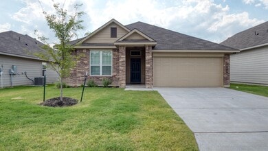 Building Photo - 614 Fallbrook Dr