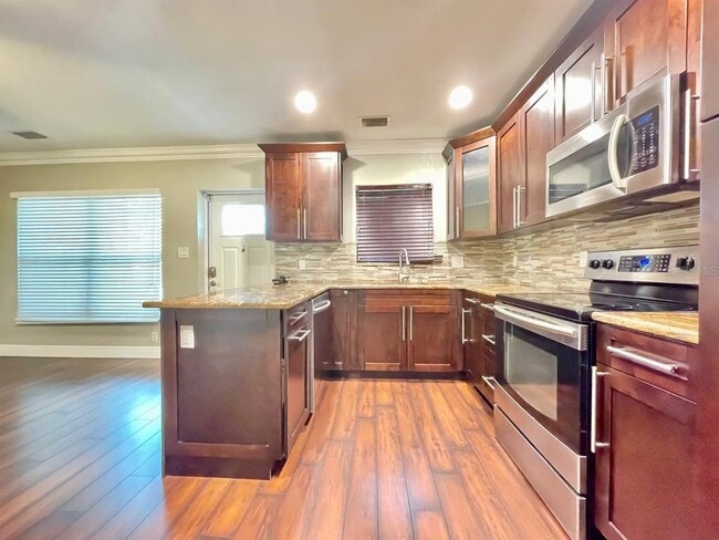 Building Photo - 909 N Excelda Ave