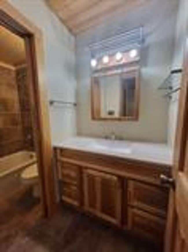 Building Photo - BEST DEAL IN SUMMIT !  Sunlight from all sides of the building!  Balcony! In unit washer dryer! B...