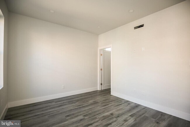 Building Photo - 537 N 35th St