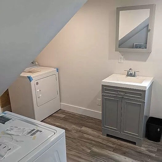 Bathroom 2 and Laundry - 115 E Lima St