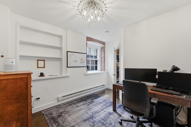 Building Photo - 347 Varick St
