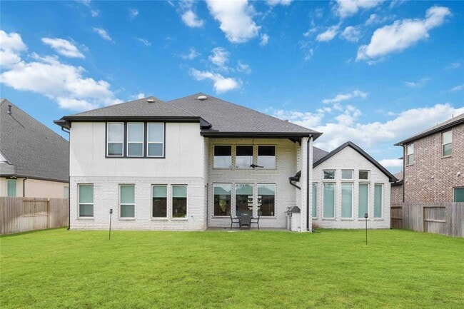 Building Photo - 9911 Regal Bend Dr
