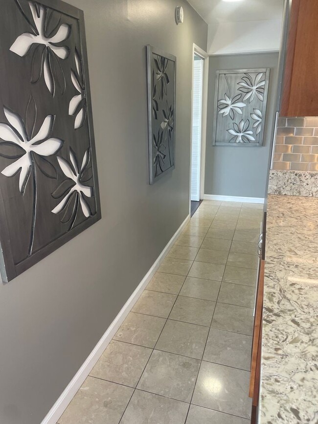 Building Photo - Fully furnished with amazing panoramic views.