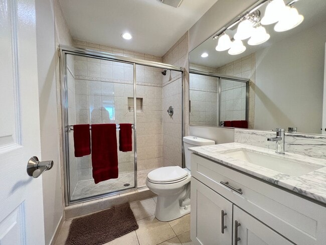 Building Photo - Beautiful 4 Bed 4.5 Bath luxury Townhouse with Elevator located by the Beach Lauderdale by the Sea