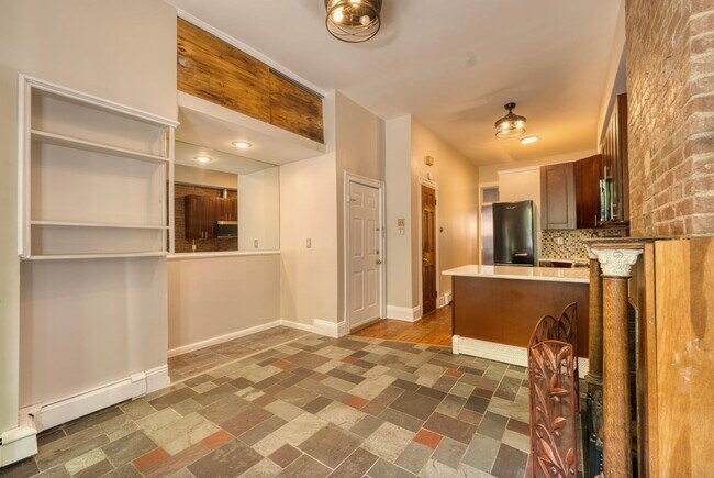 Building Photo - 167 Christopher Columbus Dr