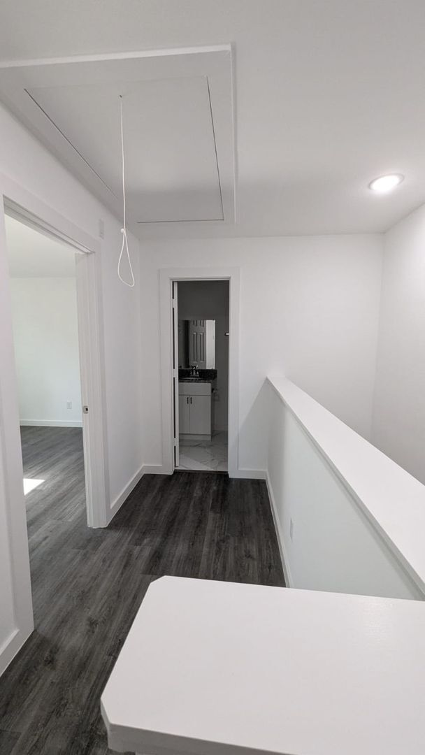 Building Photo - ? Modern 3-Bedroom Duplex with Open Layout ?