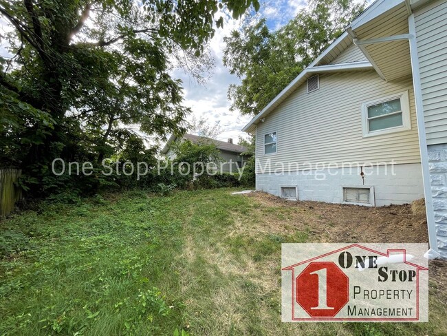 Building Photo - Adorable  Remodeled 3 Bedroom 2 Bathroom C...