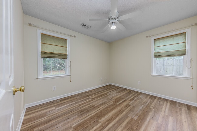 Building Photo - 212 Derby Park Ave