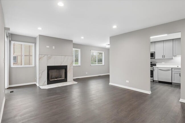 Building Photo - 225 Thornapple Ct