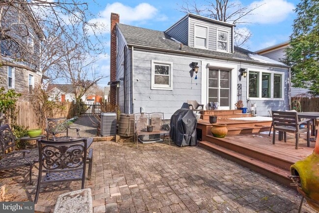 Building Photo - 1804 S Oakland St