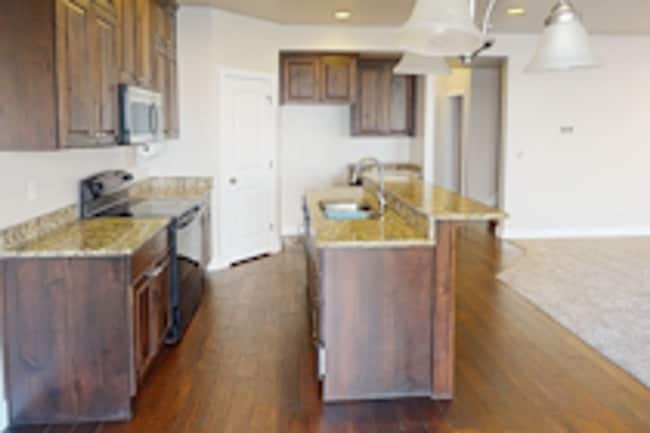 Building Photo - Female Housing Available in Saratoga Springs - Regular Room & Basement Suite!