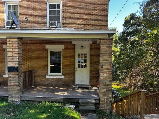 Primary Photo - Spacious & Updated 2-Bedroom Apartment