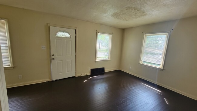 Building Photo - 808 Seward Ave