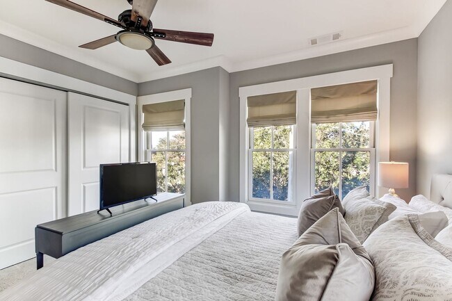 Building Photo - Luxury 3BR Townhome  in Savannah