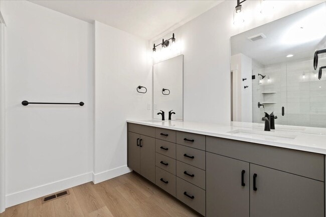 Building Photo - BRAND NEW 3 bed 3.5 bath townhouse