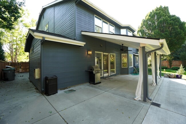 Building Photo - 2747 E Migratory Dr