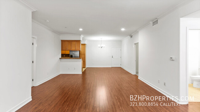 Building Photo - Renovated 2Bedroom 2Bathroom In Prime West LA