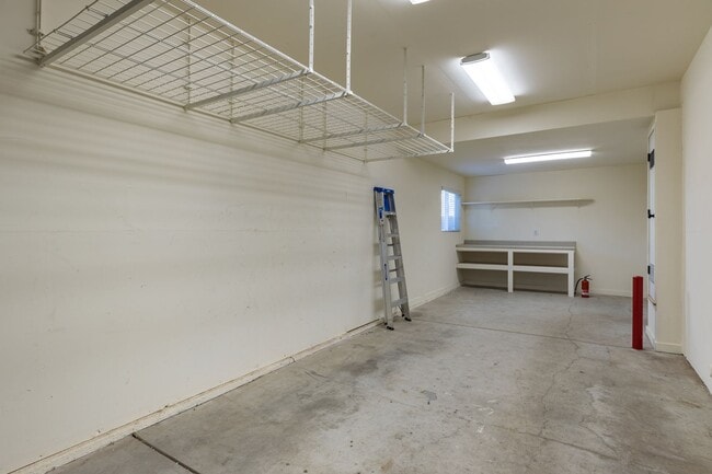 Building Photo - Lovely light and bright 3 bedroom 2.5 bathroom home Doe MIll Neighborhood, Cul-de-Sac Location