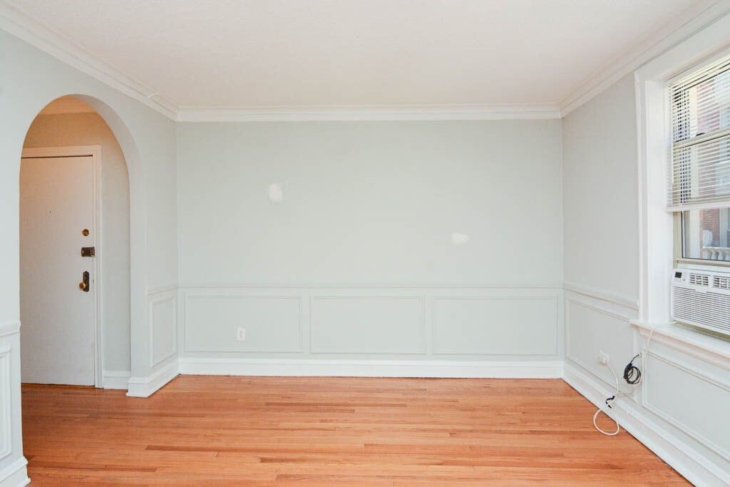 Building Photo - 545 W Surf St