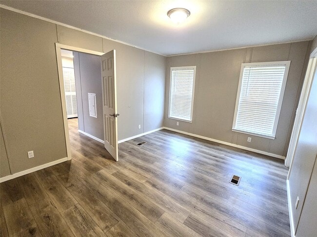 Building Photo - 215 Buffalo Way Dr