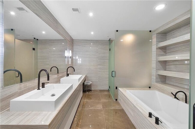 Building Photo - 2200 N Ocean Blvd