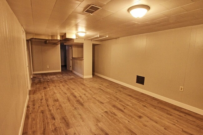 Building Photo - 2 bed 1 bath remodeled North Park Hill home