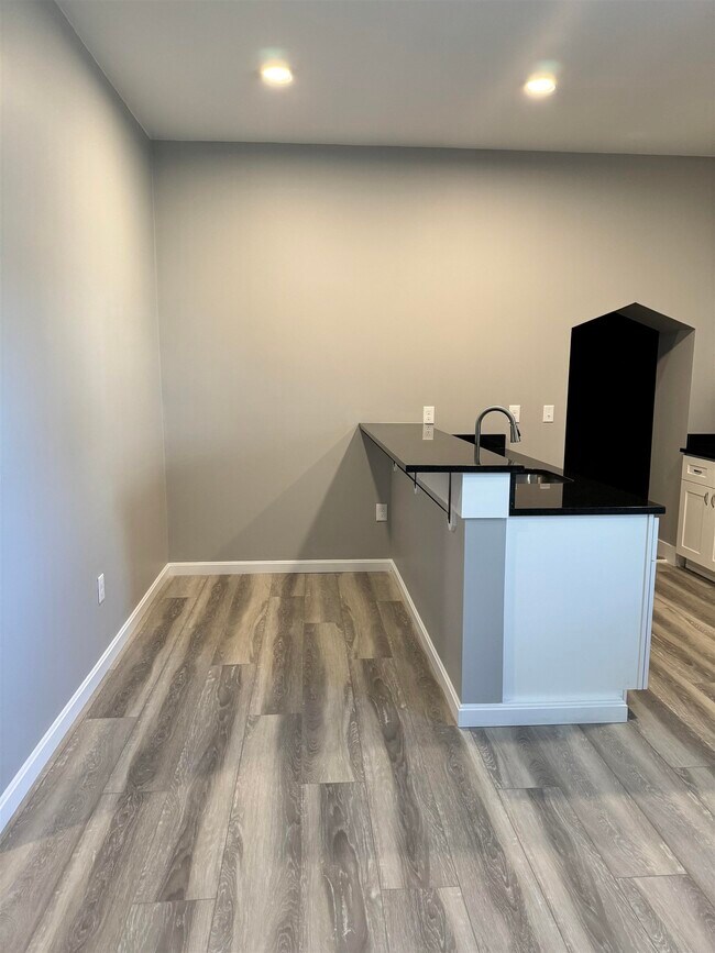 Building Photo - 45 Monarch Wy