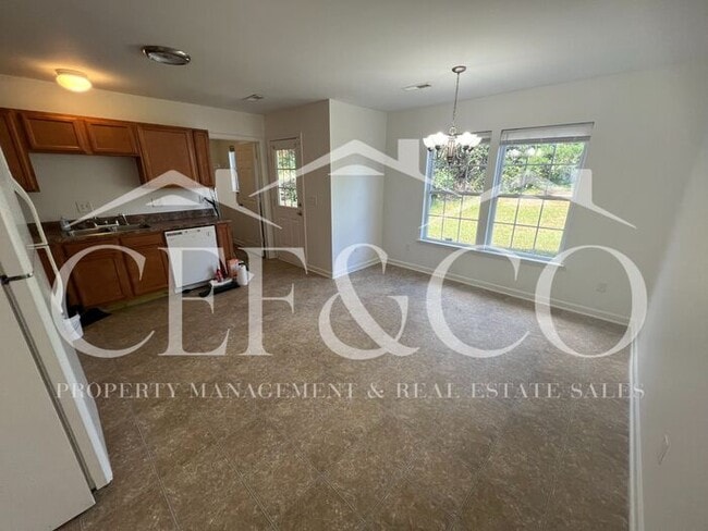 Building Photo - 415 Mt Hood Dr