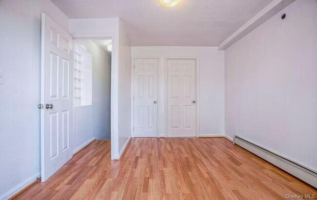 Building Photo - 132-73 Maple Ave