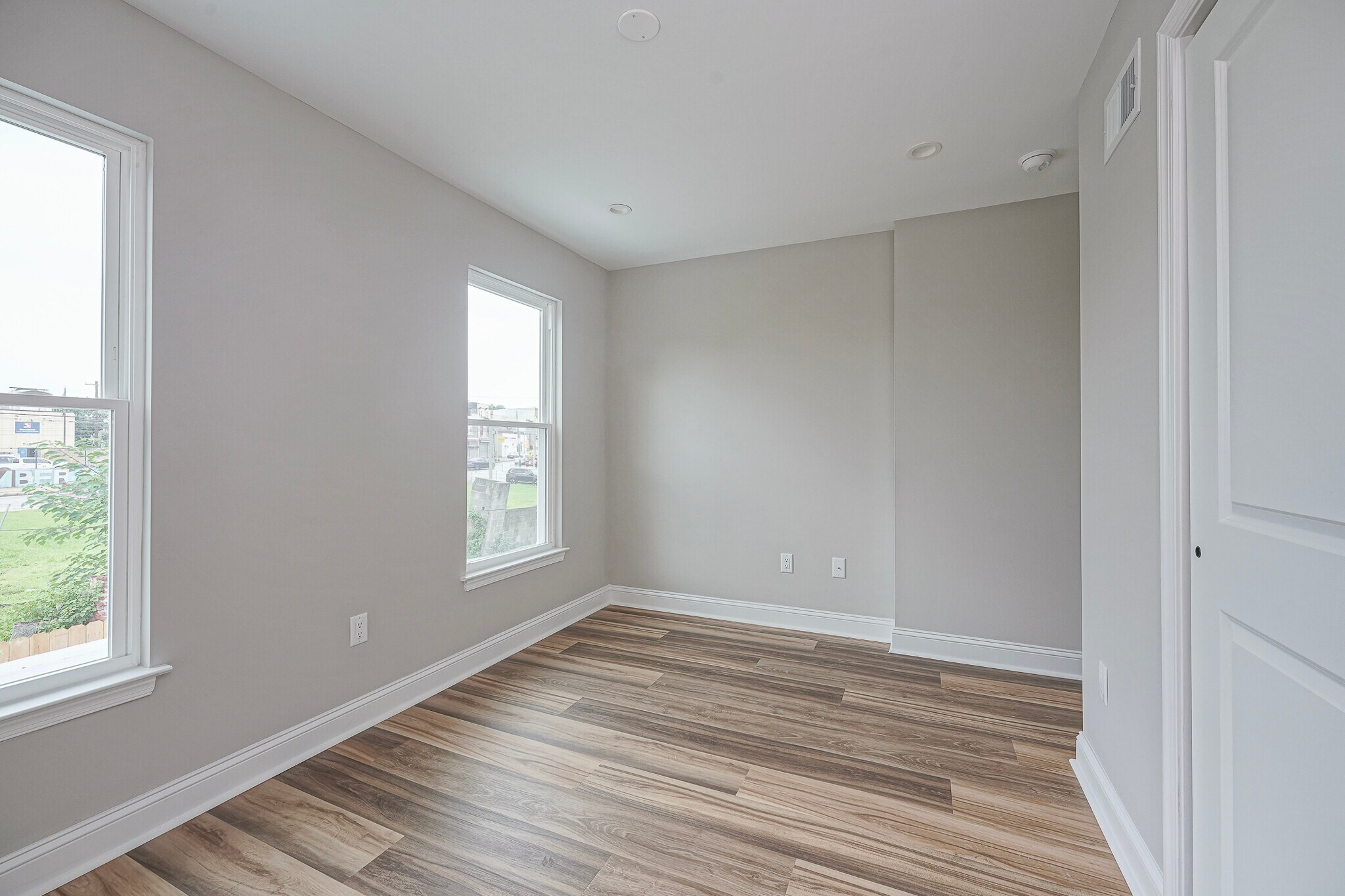 Building Photo - 4901 Saybrook Ave