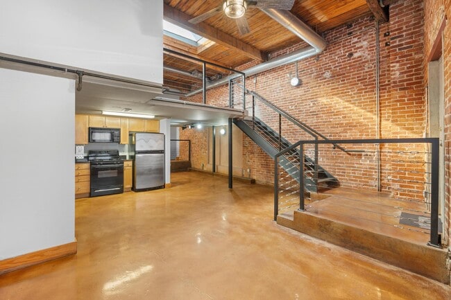 Building Photo - 644 Wells St SW