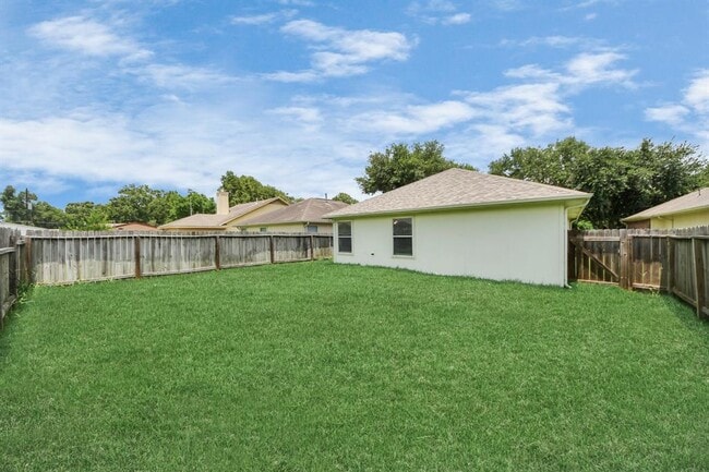 Building Photo - 24311 Hard Wood Dr