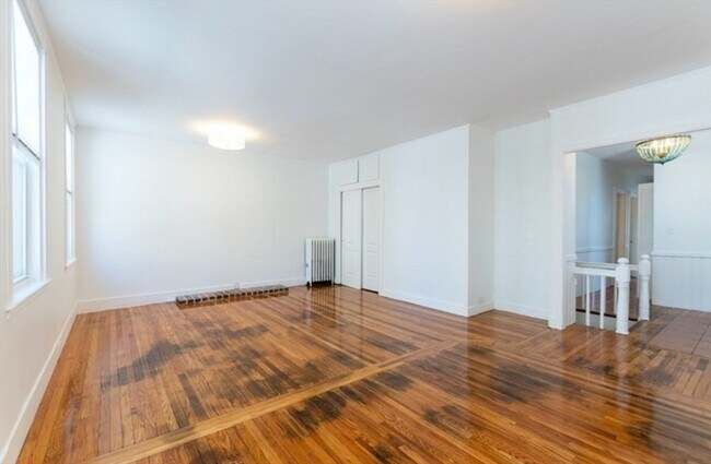 Building Photo - 859 E Broadway