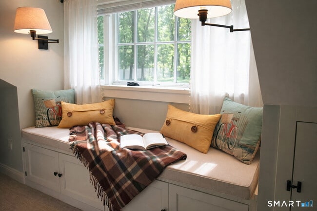 Building Photo - 123 Interlaken Rd