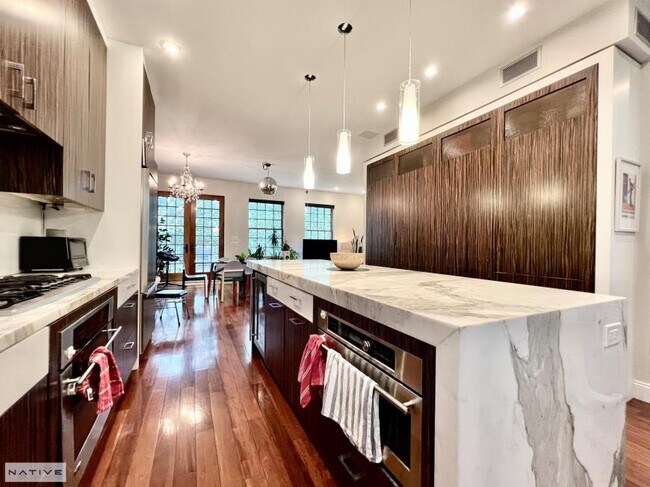 Building Photo - 3 bedroom in Brooklyn NY 11222