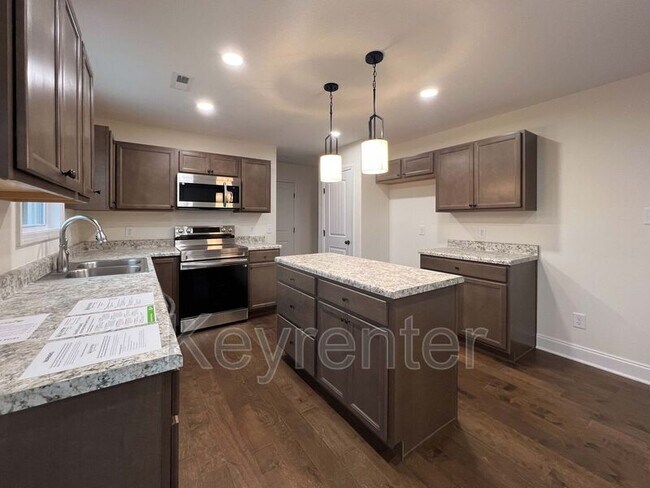 Building Photo - 6025 Memory Hill Ln