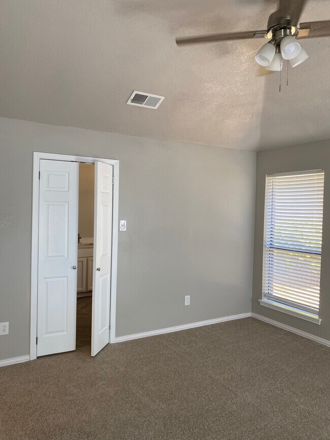 Building Photo - 3924 Denham Way