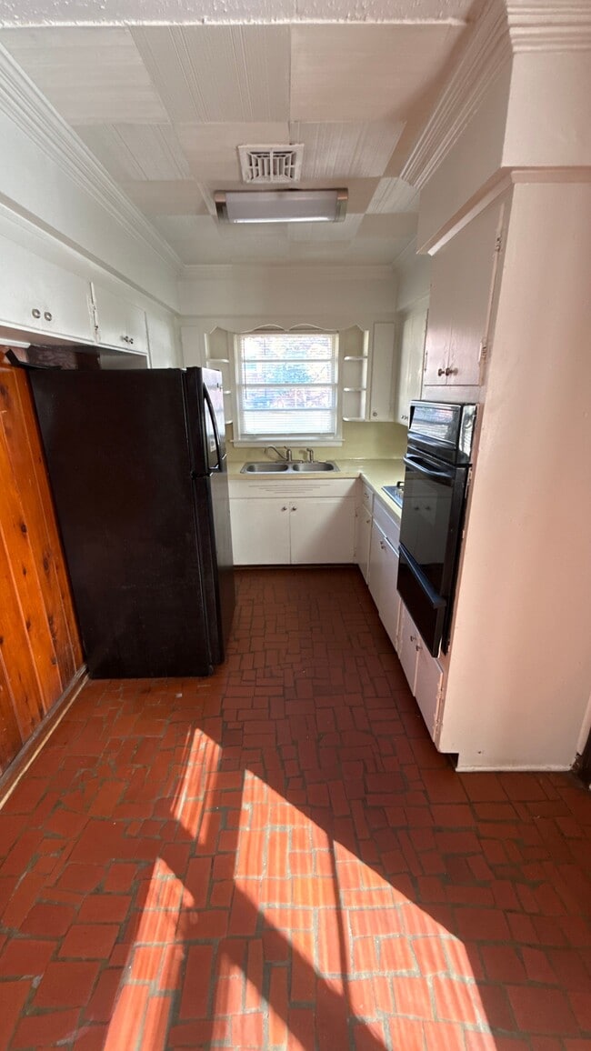 Building Photo - 3814 Bienville Rd