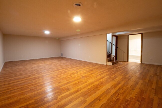 Building Photo - 4 Bed 3 Bath 2 Car Garage-1/2 off 1st Mont...