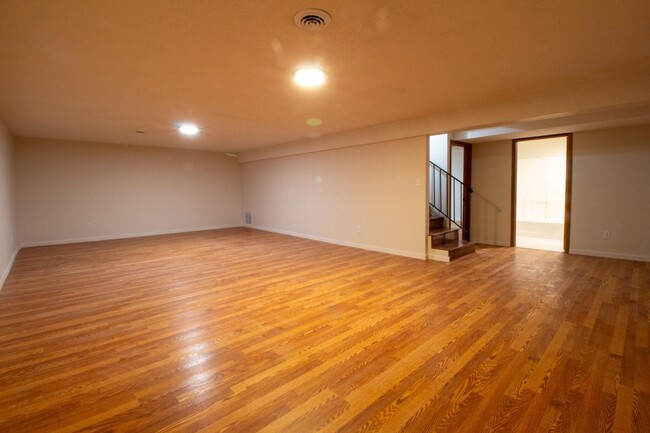 Building Photo - 4 Bed 3 Bath 2 Car Garage