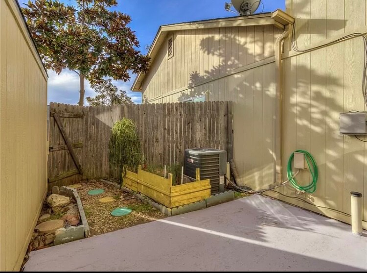 Building Photo - 9613 Hefner Village Blvd