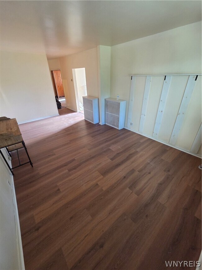 Building Photo - 13 Nason - Lower Pky
