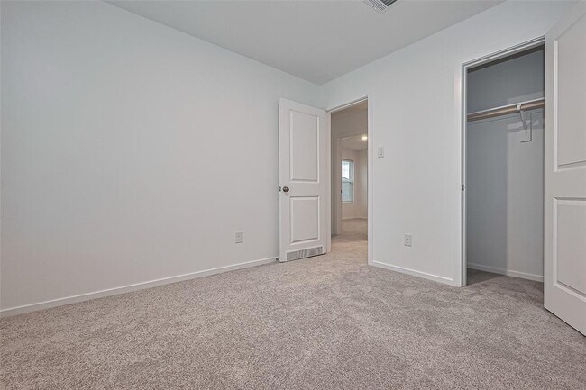 Building Photo - 27615 Village Way Dr.