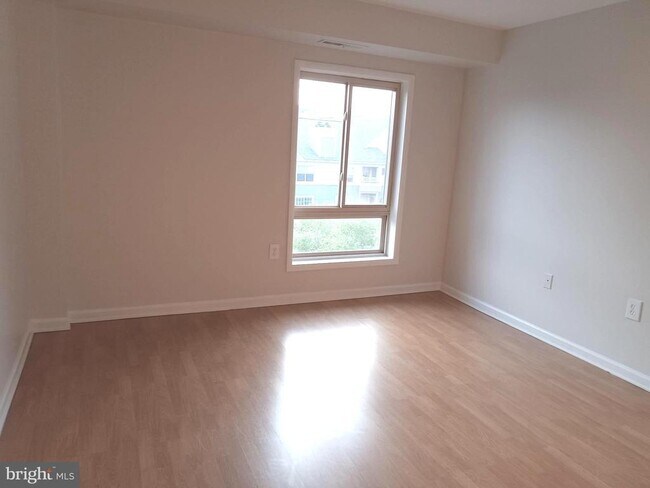 Building Photo - 5250 Valley Forge Dr
