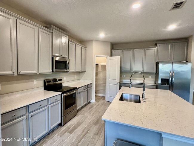 Building Photo - 7512 Chervil St
