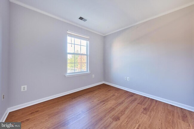 Building Photo - 685 Springhouse Square SE