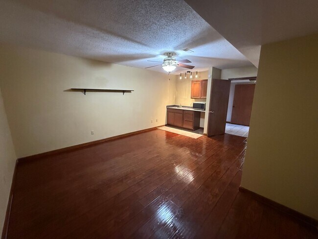 Building Photo - Big on Space. Big on Convenience. Big on Comfort.