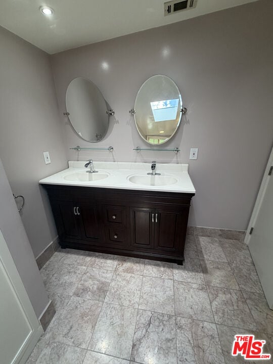 Building Photo - 1552 Crater Ln