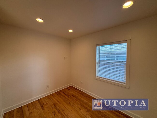 Building Photo - Charming, Sun-Filled 2BD/1BA Home on Quiet...